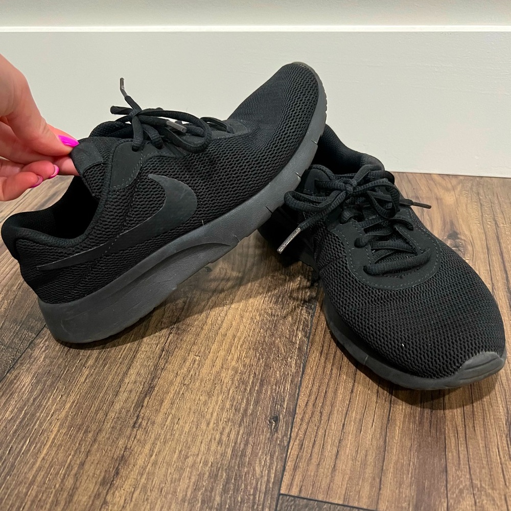 Nike tennis shoes